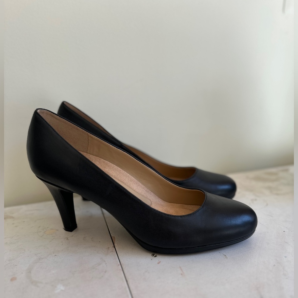 Black Leather Naturalizer Pumps/Heels 3 1/2” heel height Women’s Size 12W